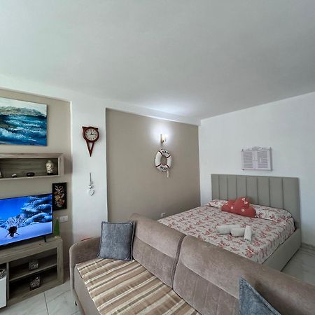 Beach Studio Durres Seaview Bagian luar foto