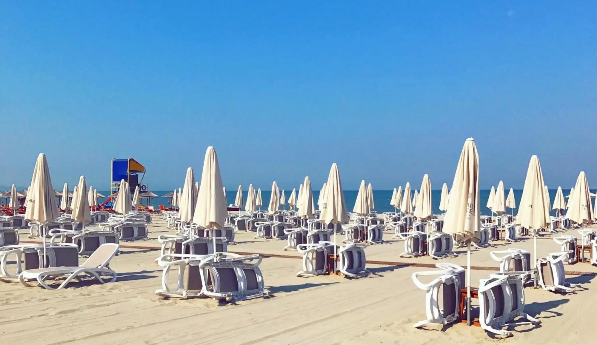 Beach Studio Durres Seaview Bagian luar foto