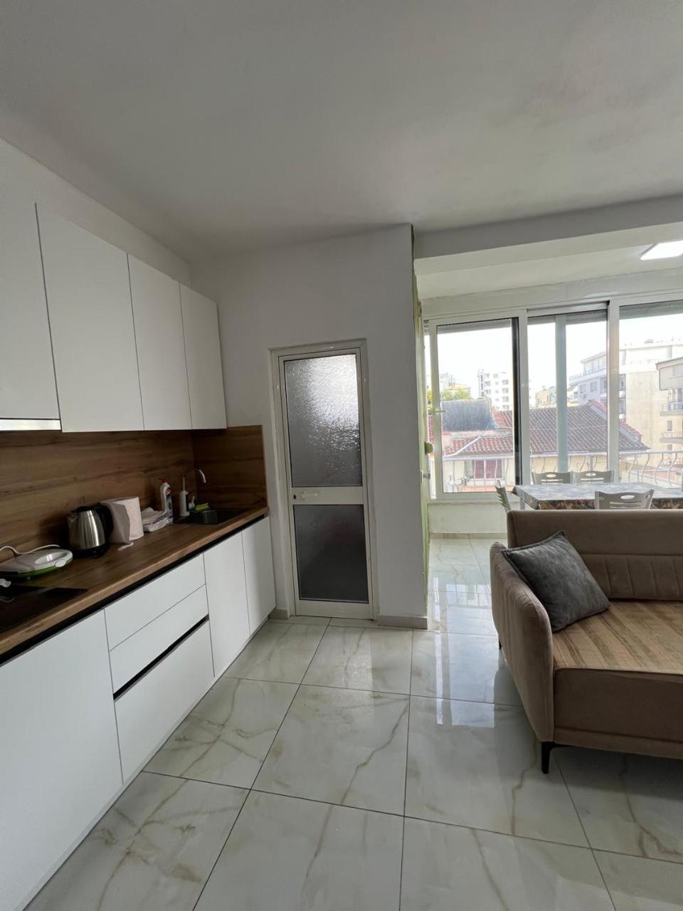 Beach Studio Durres Seaview Bagian luar foto