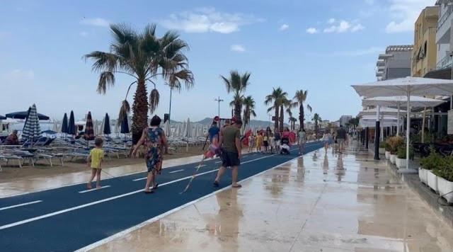 Beach Studio Durres Seaview Bagian luar foto